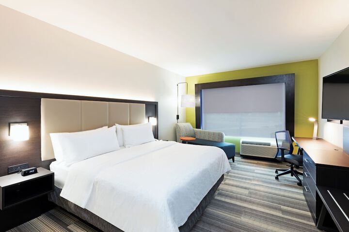 1 King Bed (1 of 16)