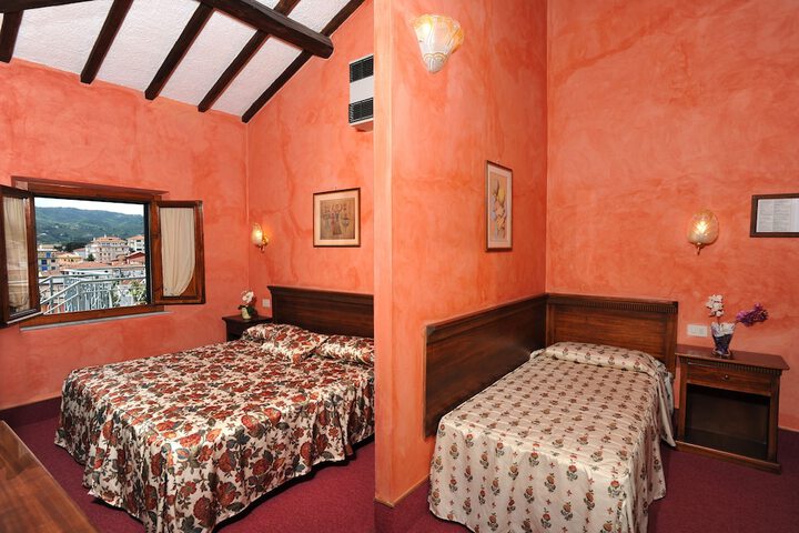 Room 9 of 48
