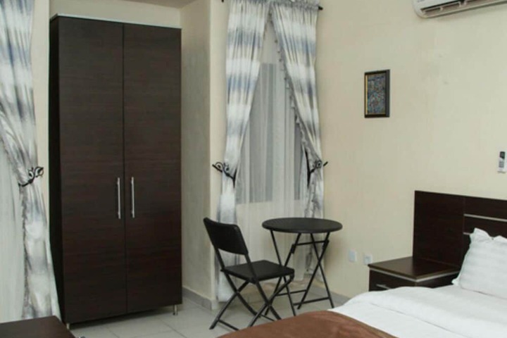 Room 9 of 68