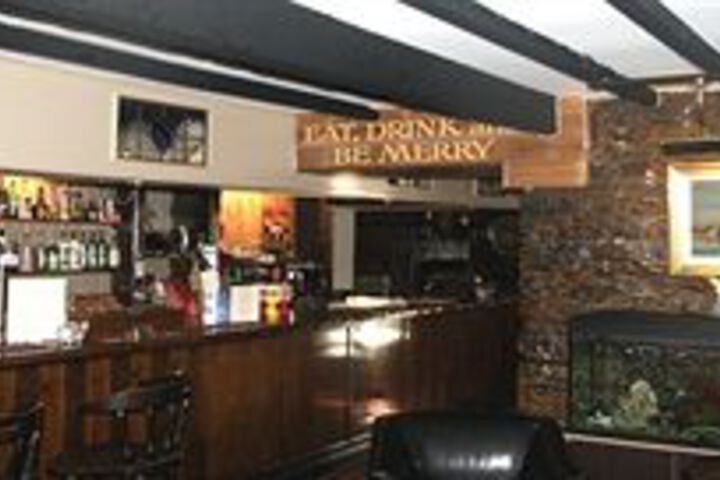 Lounge 11 of 28