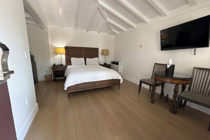 Room 33 of 137