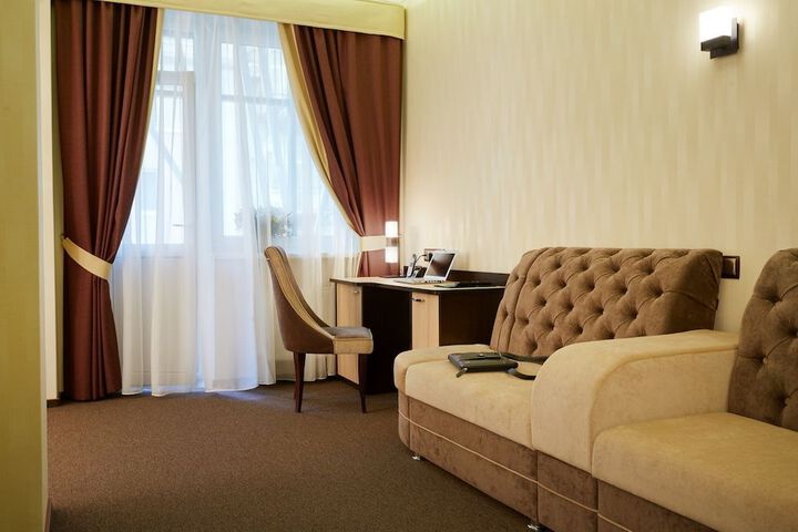 Room 17 of 34