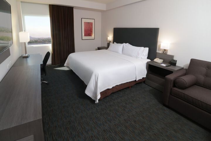 Room 9 of 80