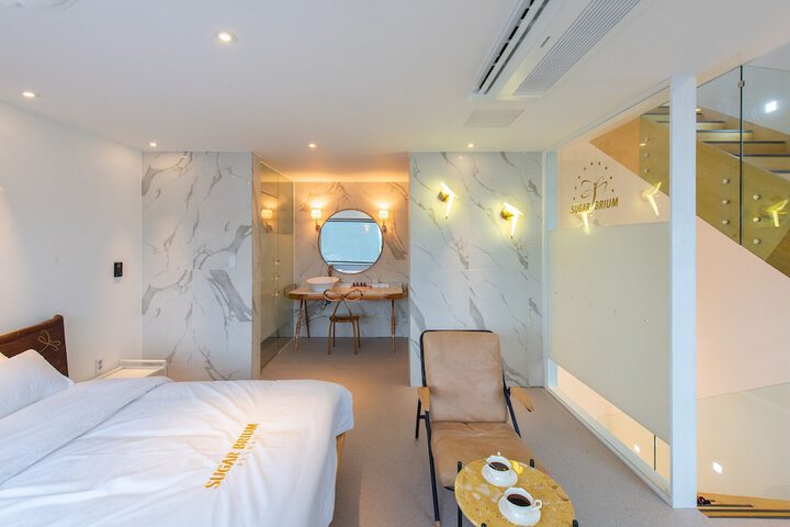Room 52 of 82