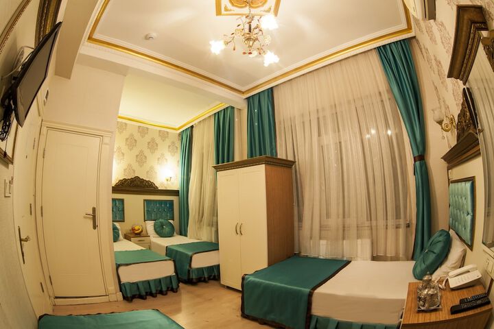 Room 10 of 28