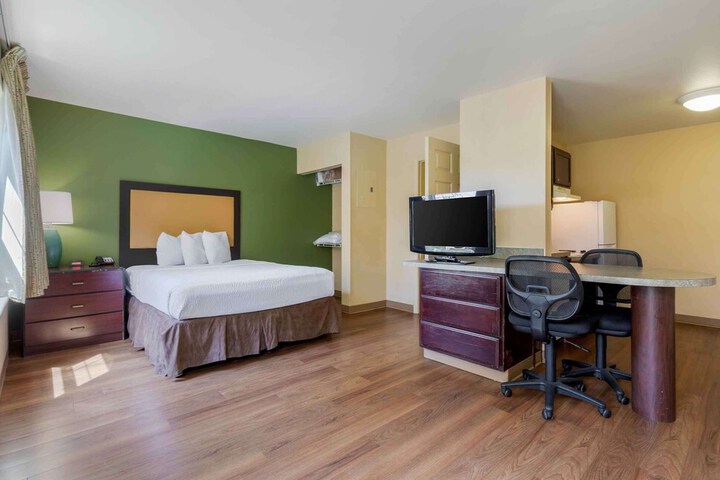 Room 12 of 37