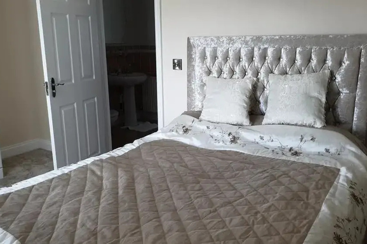 Room 2 of 16