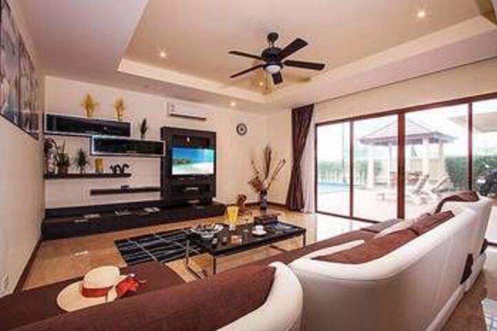 Room 25 of 28