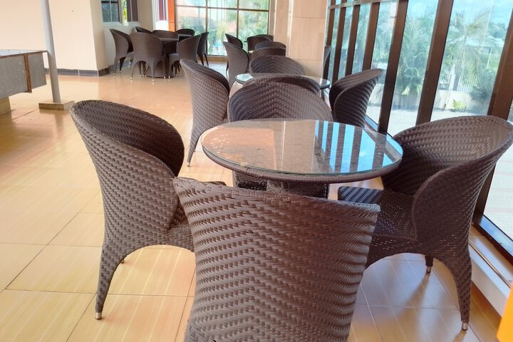Lounge 18 of 23