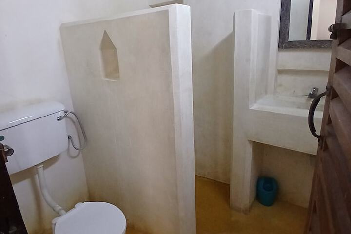 Room 12 of 39