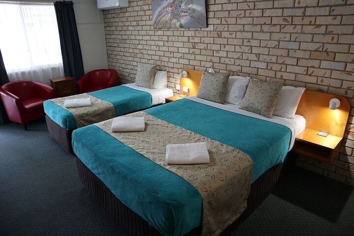 Room 4 of 12