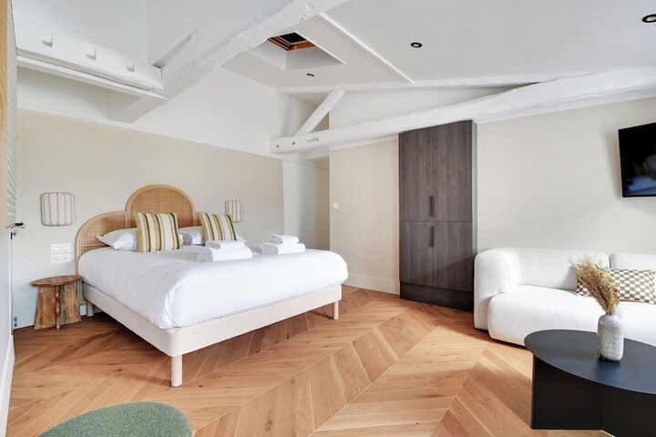 Room 8 of 28
