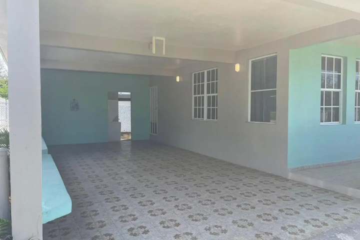 Image of 4 Bedr 2 Bathr 2 Level Beach Front House.