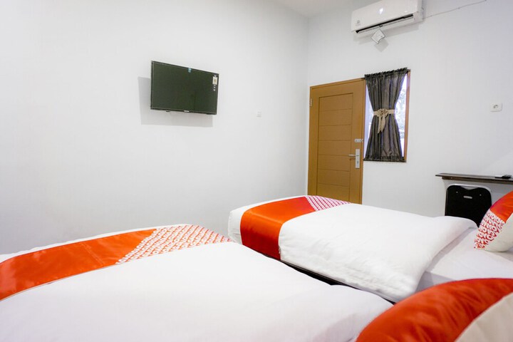 Room 11 of 32