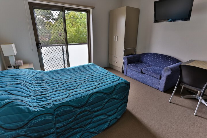 Room 8 of 30