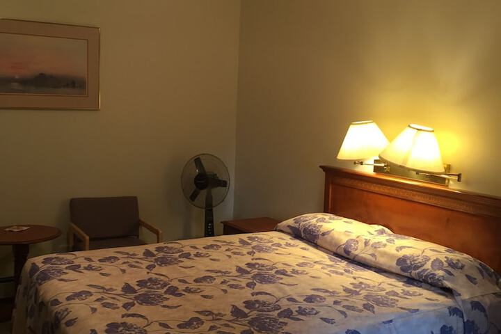 Room 6 of 80