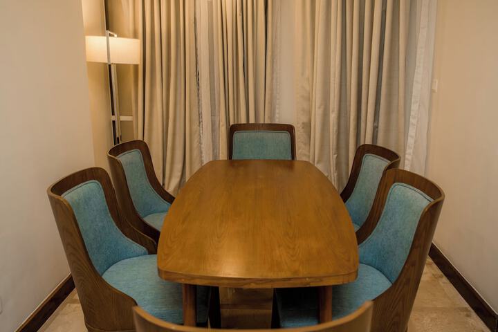 Room 27 of 176