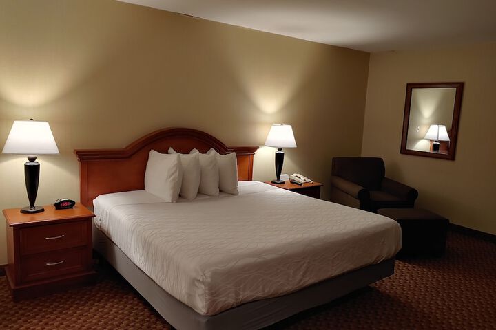 1 King Bed (4 of 39)