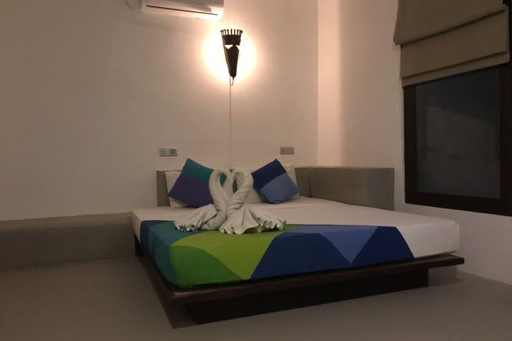 Room 13 of 63