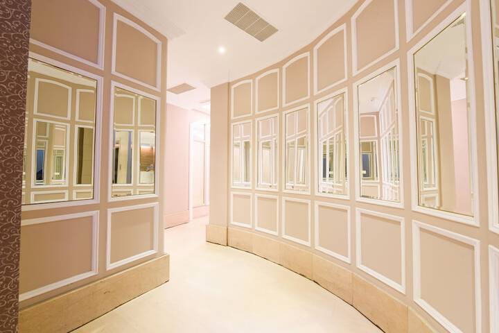 Ballroom/Hall 44 of 50