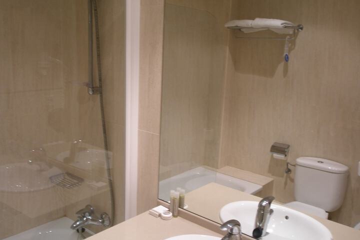 Room 44 of 82