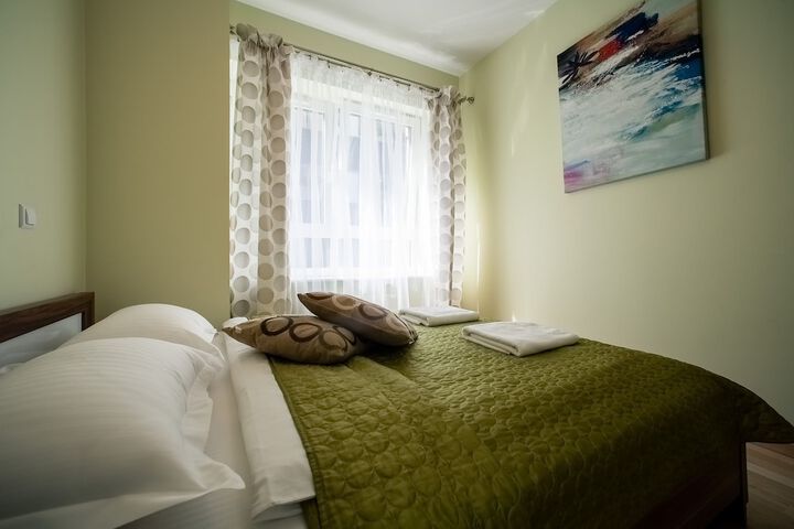 Room 11 of 48