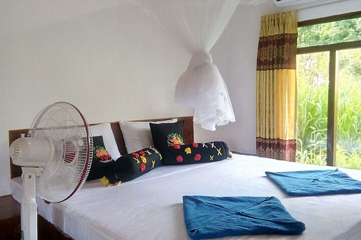 Room 4 of 18