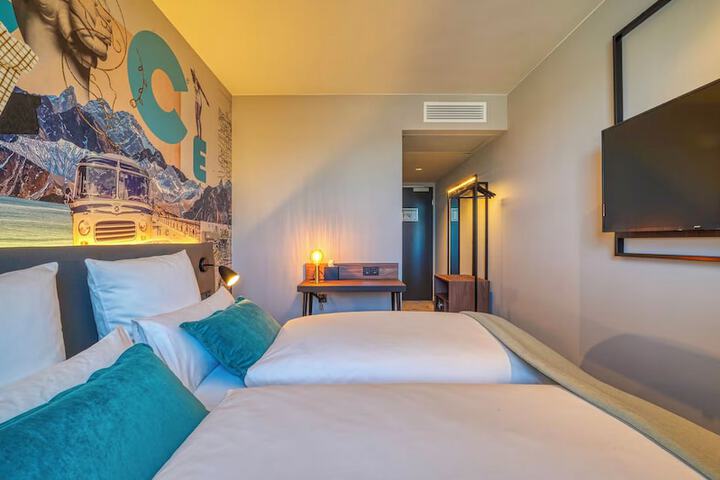 Room 17 of 32