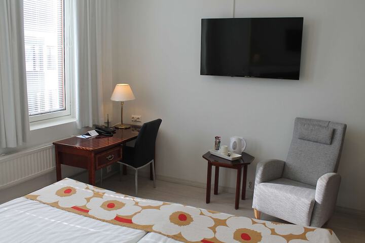 Room 52 of 136