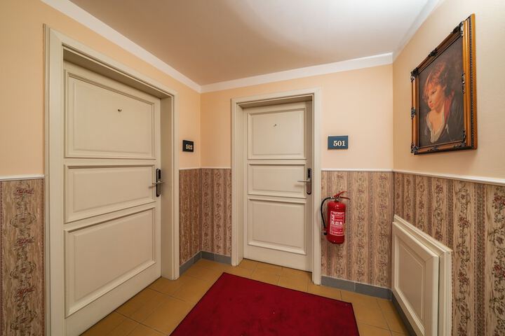 Room 42 of 113