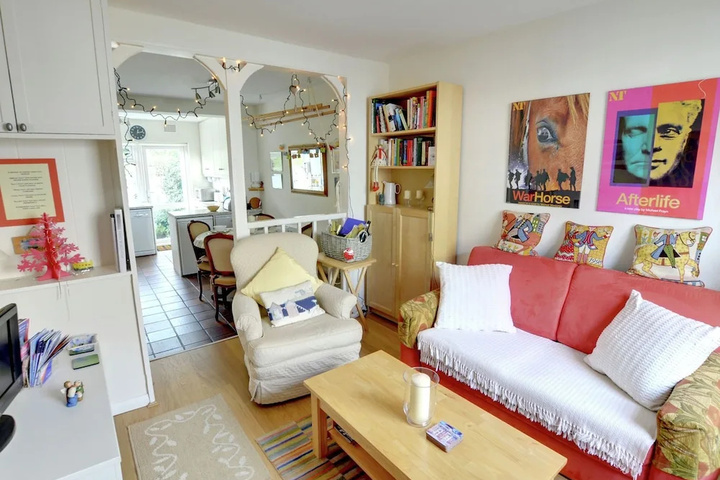 Room 2 of 11