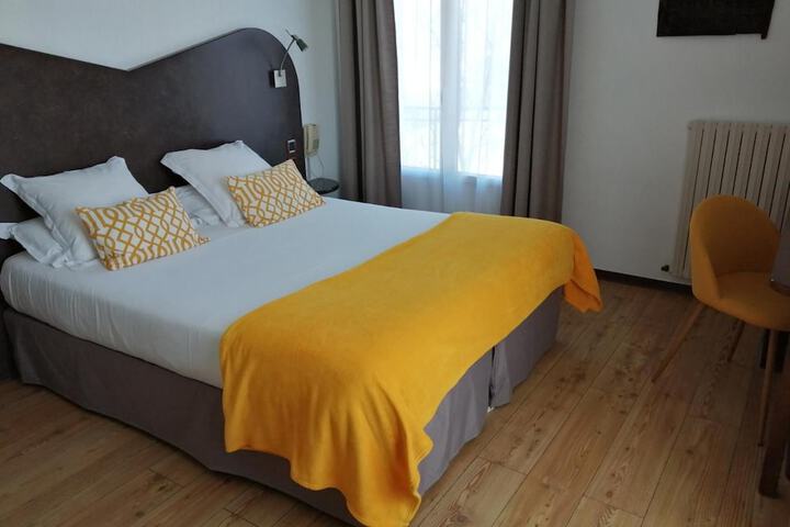 Room 14 of 37