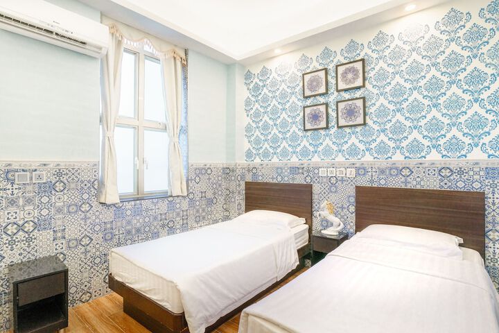 Room 11 of 22
