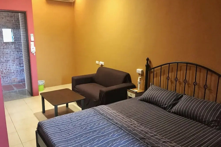 Room 5 of 10