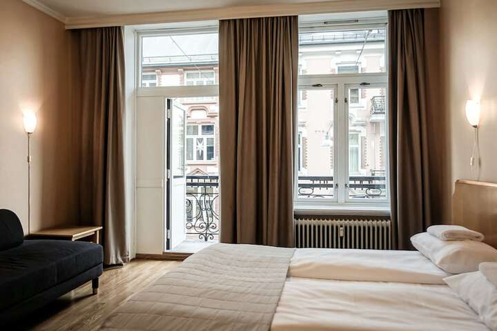 Room 25 of 60
