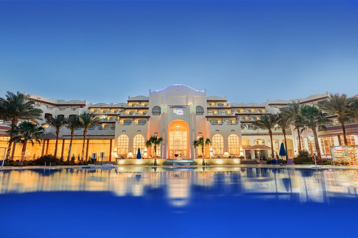 Royal Lagoons Resort & Aqua Park Families and Couples Only