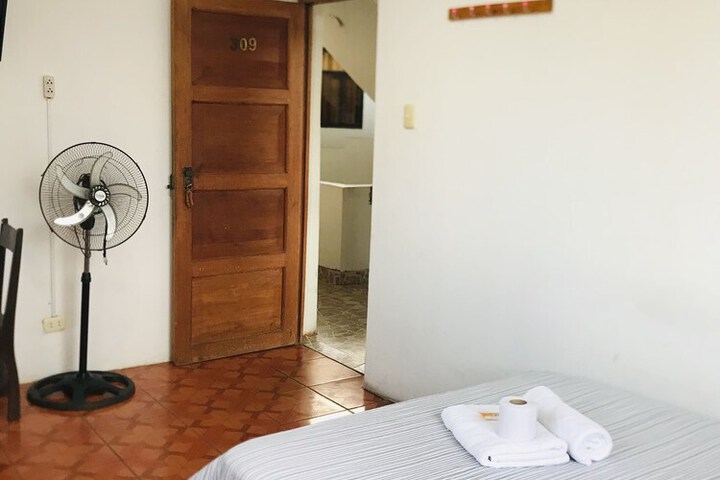 Room 10 of 18