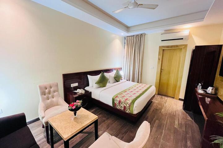 Hotel Banz Near Indira Gandhi Airport Delhi