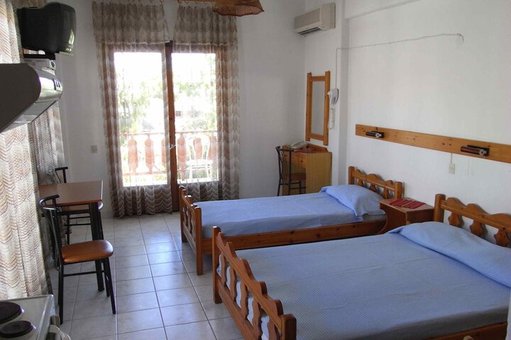 Room 8 of 32