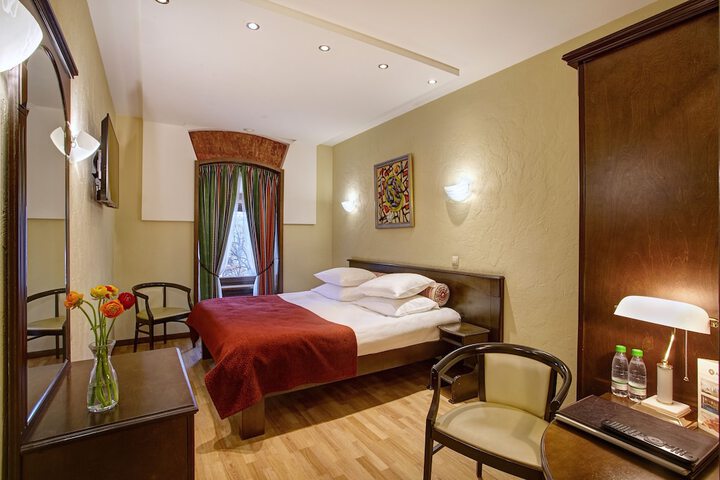 Room 19 of 95