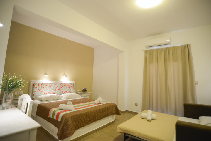 Room 13 of 83