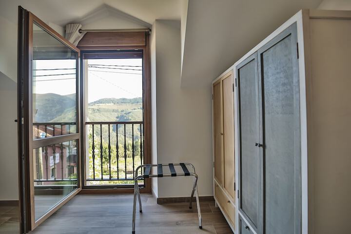 Room 1 of 32