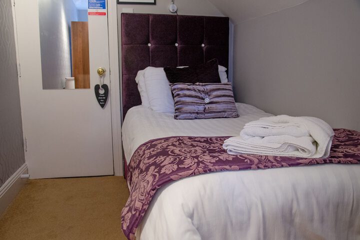 Room 32 of 46