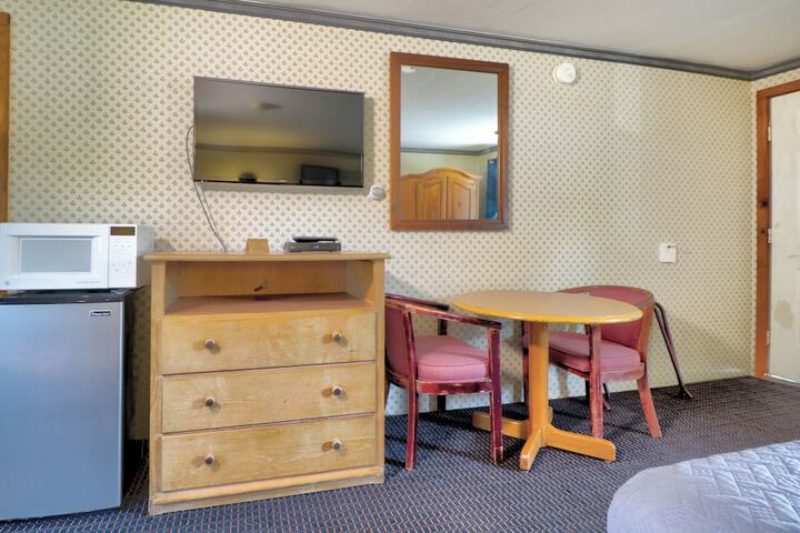 2 Queen Beds (12 of 16)