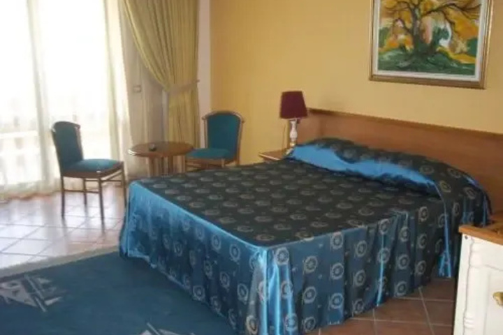 Room 2 of 4