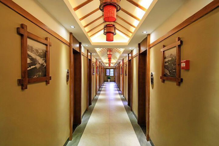Ballroom/Hall 50 of 51