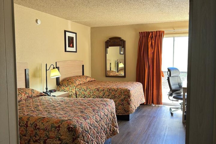 Room 8 of 22