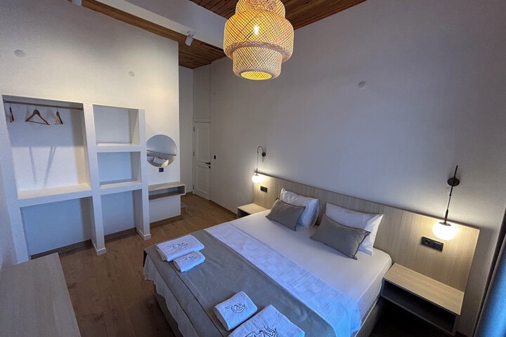 Room 8 of 42