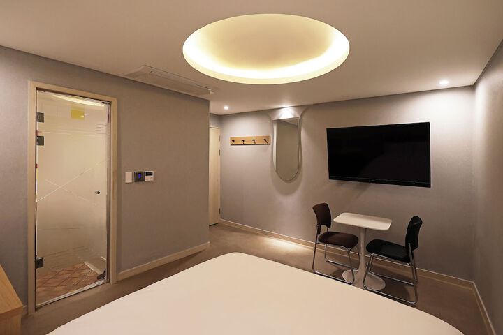 Room 16 of 44