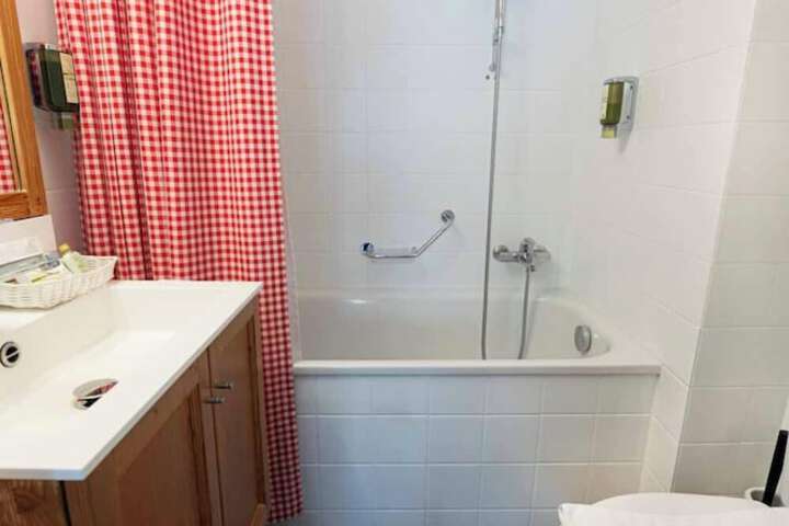 Room 75 of 107